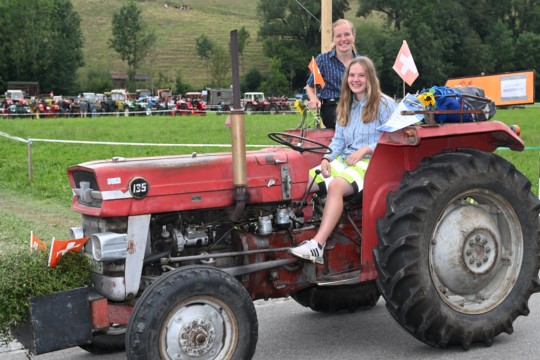 1. Oldtimer-Traktoren und Landmaschinen-Treffen in Zäziwil